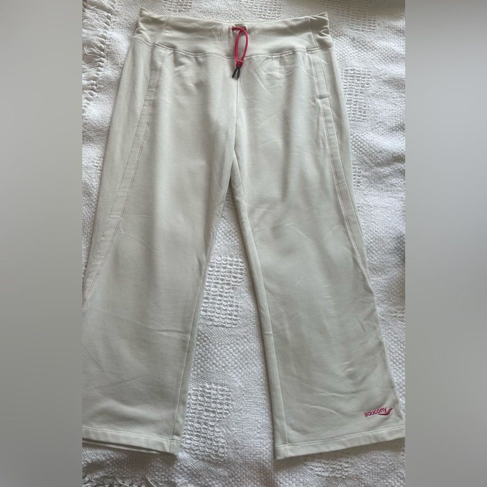 NWOT Saucony Women Crop Pants 
Size M